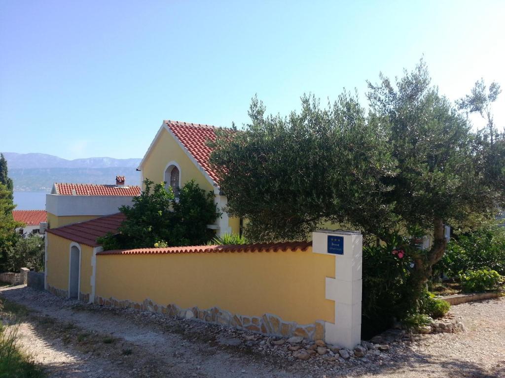 Apartments Brac Supetar Bagian luar foto